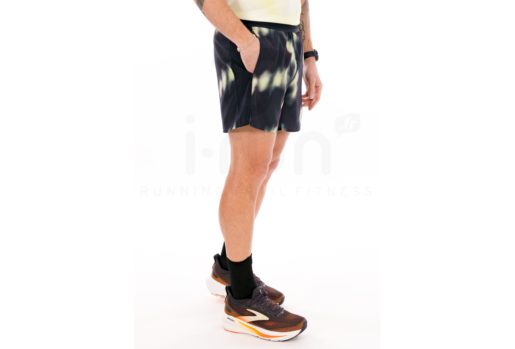 Brooks 1. Chaussures de running Frozenshield - Sapatos de corrida Frozenshield  
2. Veste imperm�able Speedcross - Casaco imperme�vel Speedcross  
3. Sac � dos Air Zoom - Mochila Air Zoom Impresso