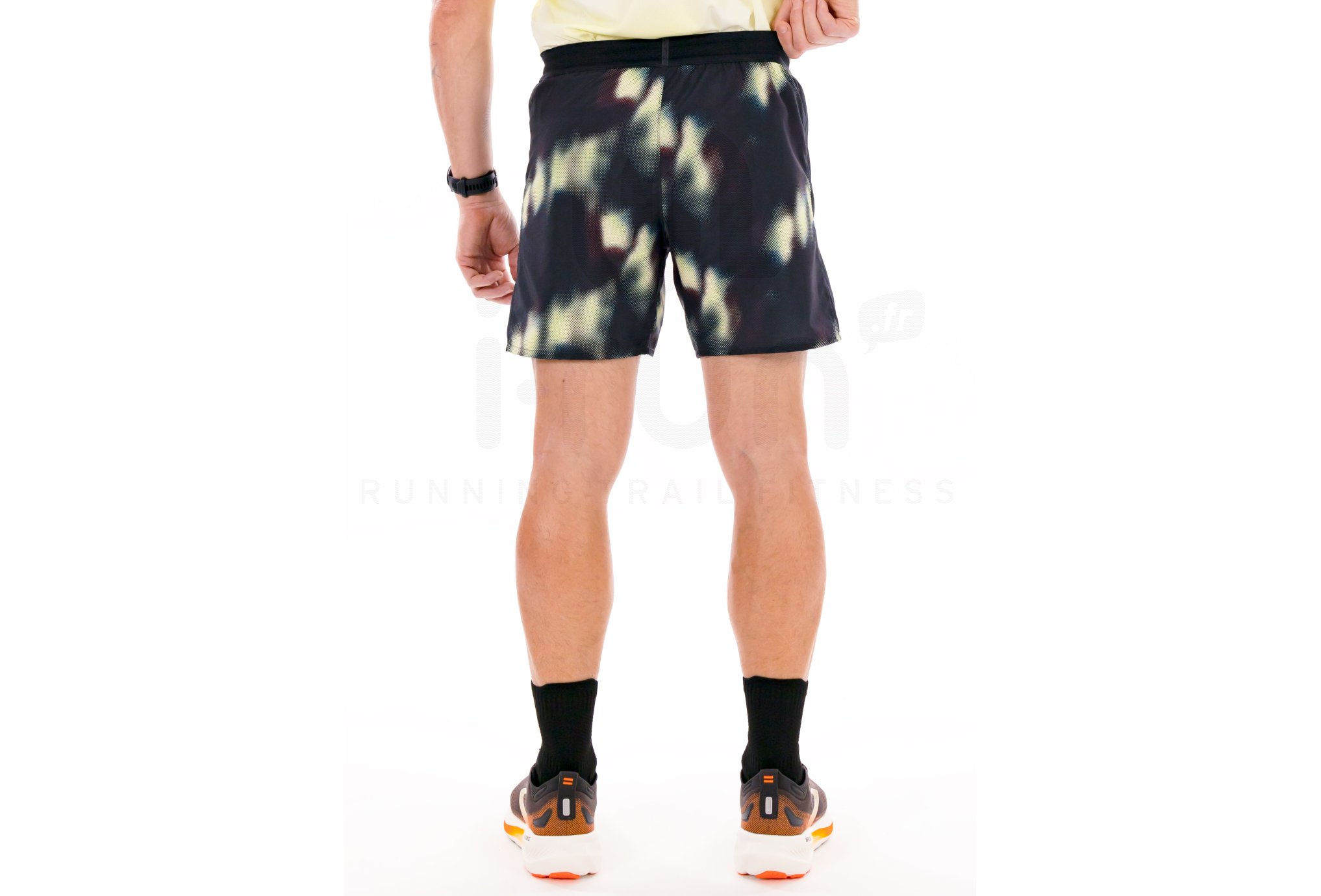 Brooks 1. Chaussures de running Frozenshield - Sapatos de corrida Frozenshield  
2. Veste imperm�able Speedcross - Casaco imperme�vel Speedcross  
3. Sac � dos Air Zoom - Mochila Air Zoom Impresso