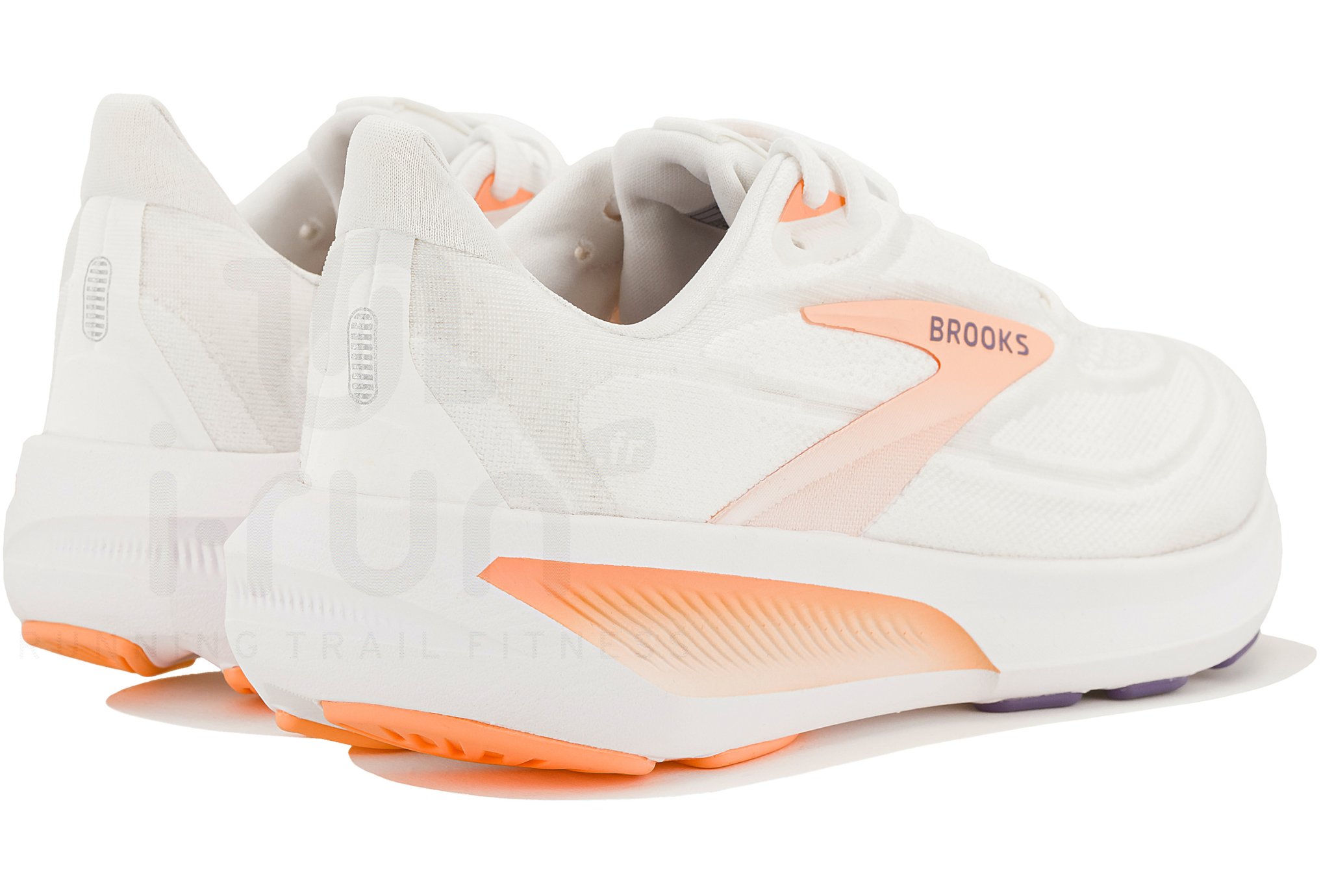 Brooks Revel 9