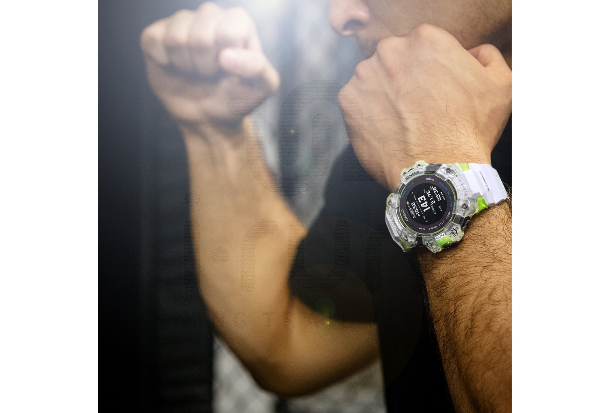 Casio G-SQUAD HR GBD-H1000-7A9ER et sac �tanche G-Shock offert 