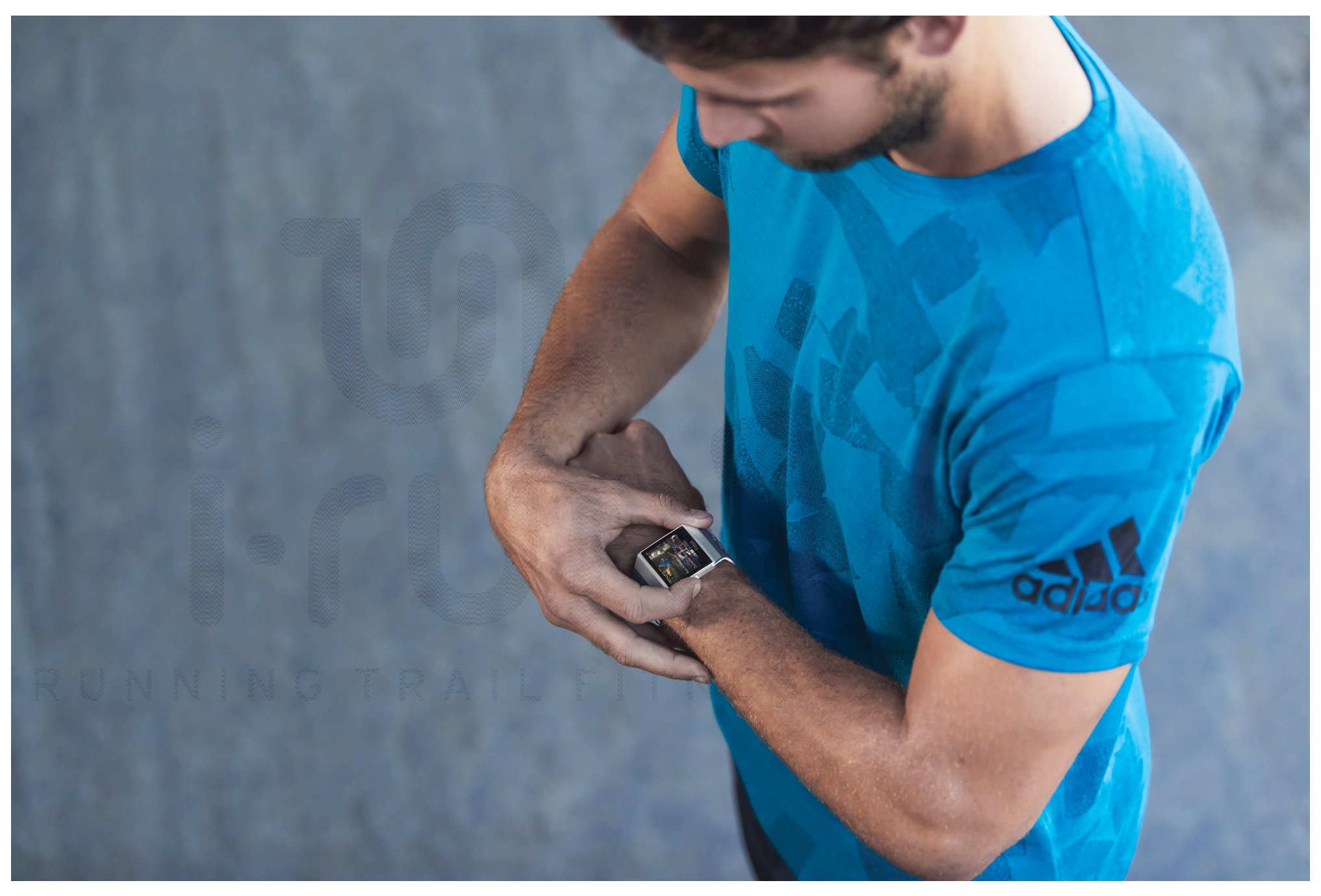 Fitbit Ionic edici�n adidas