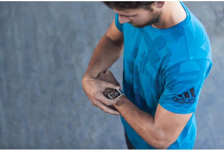 Fitbit Ionic edici�n adidas