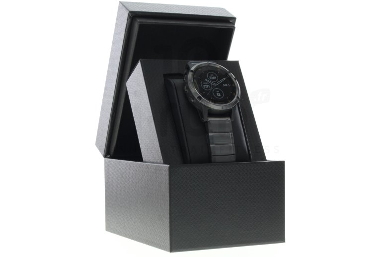Garmin Fenix 5 Plus Sapphire Titane, pack bracelet et housse 