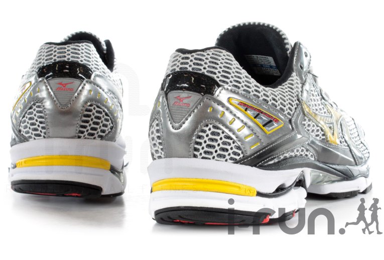 Mizuno Wave Nirvana 6 