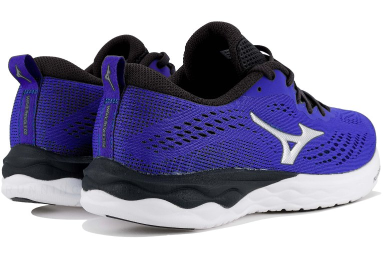 Mizuno Wave Revolt 2
