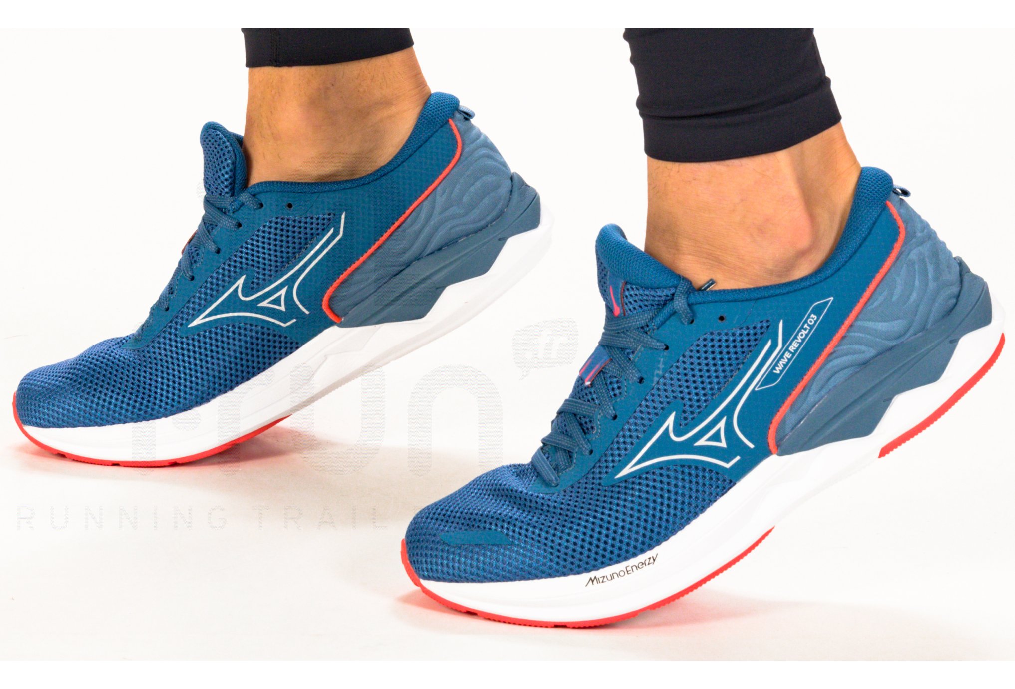 Mizuno Wave Revolt 3 M