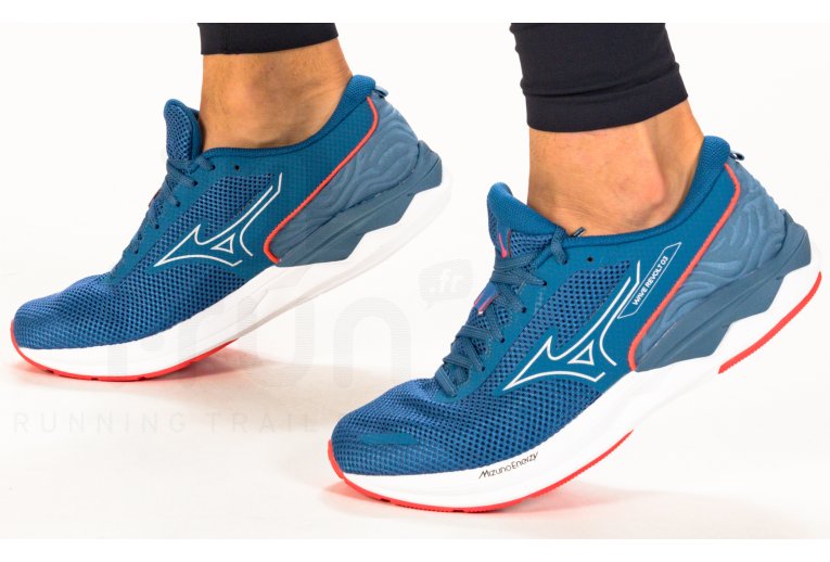 Mizuno Wave Revolt 3 M