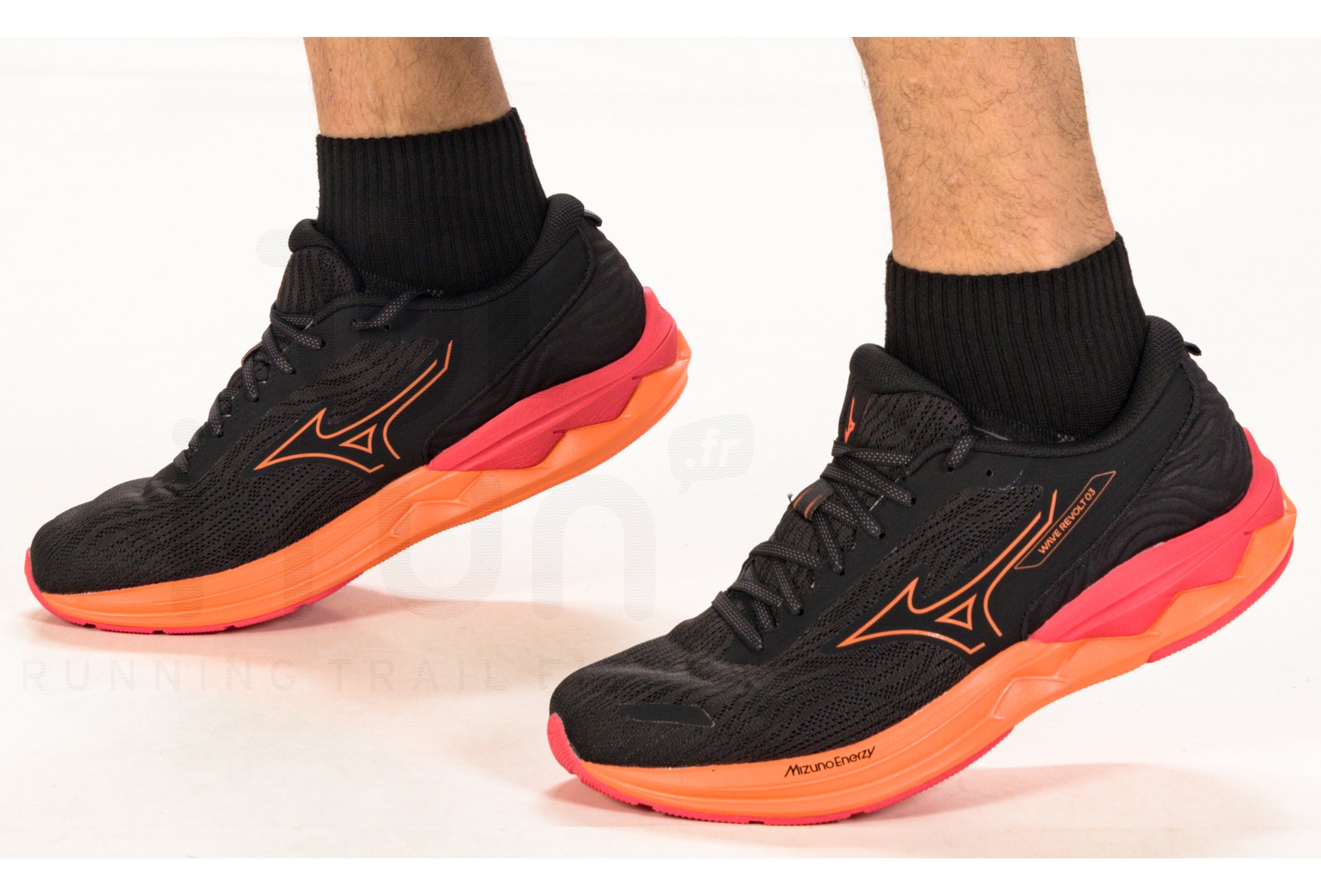 Mizuno Wave Revolt 3 M