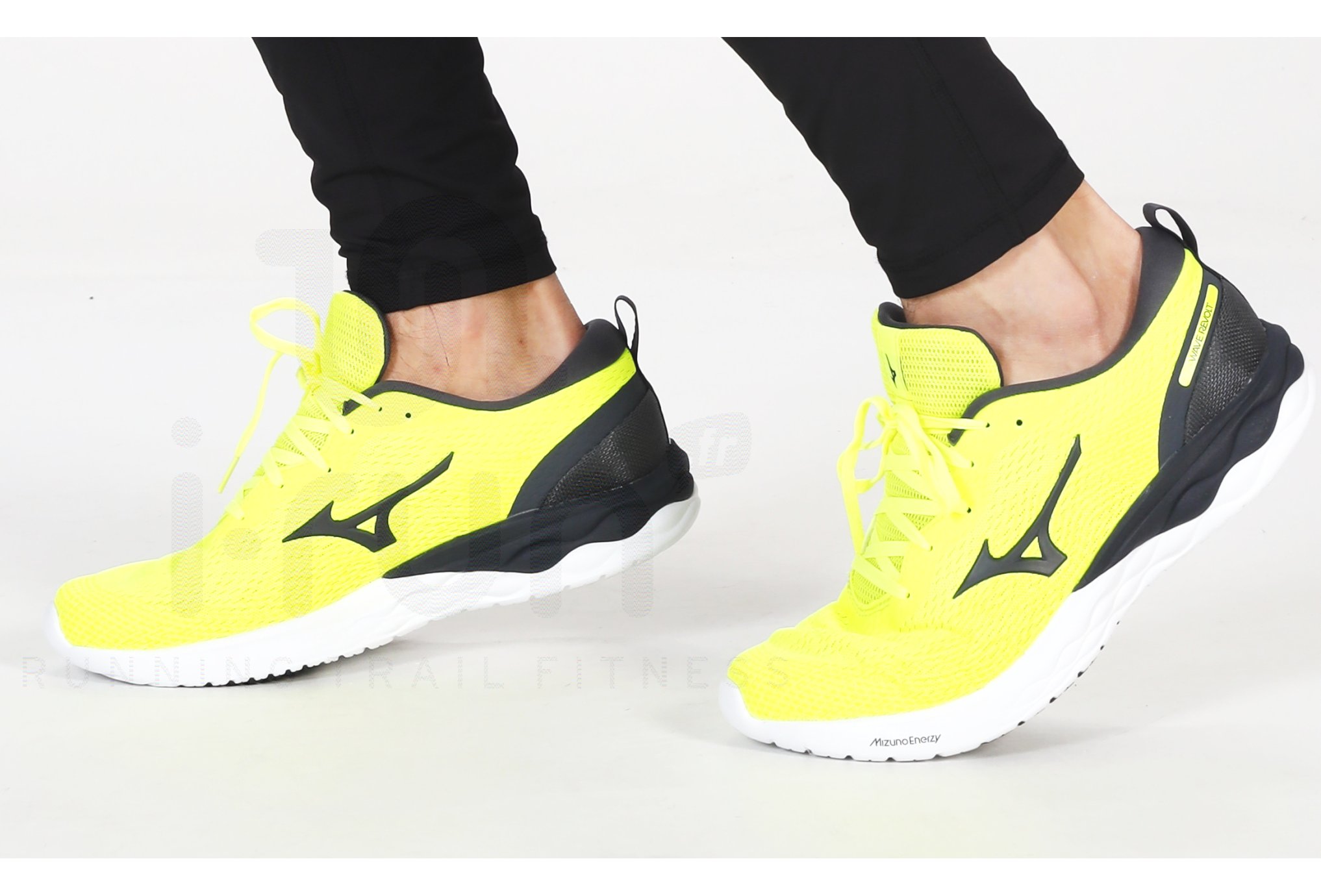 Mizuno Wave Revolt