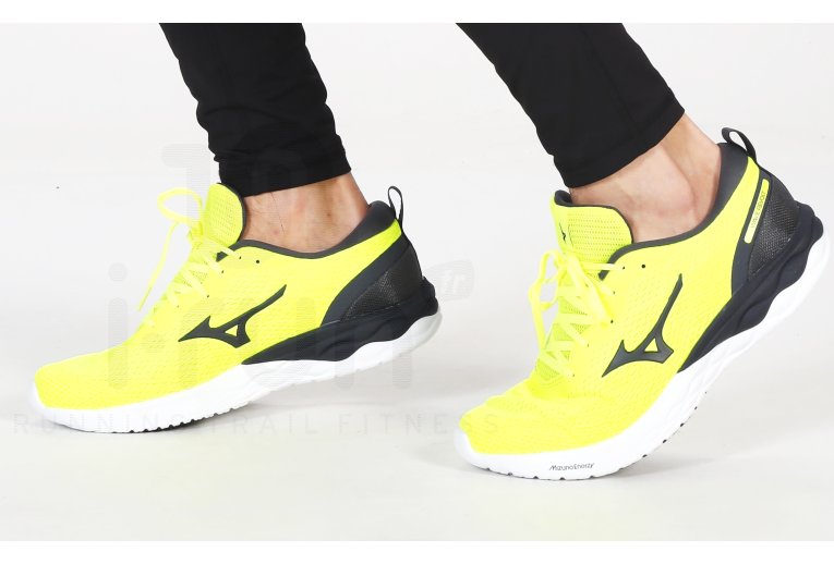 Mizuno Wave Revolt M 