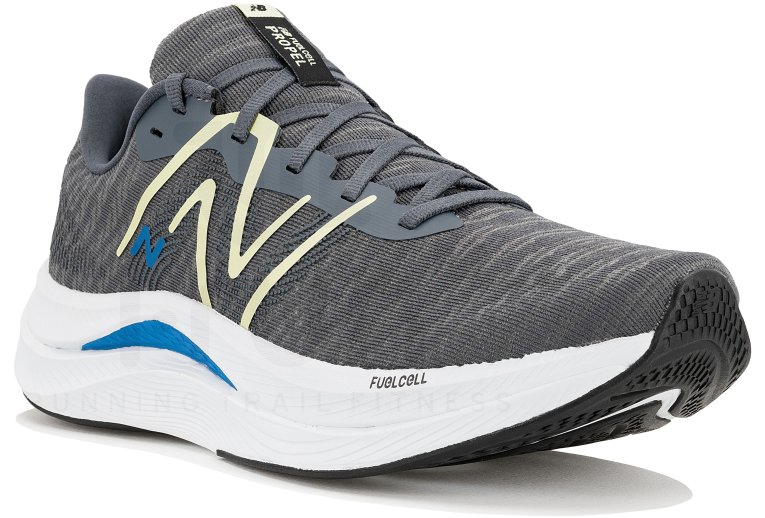 New Balance FuelCell Propel V4