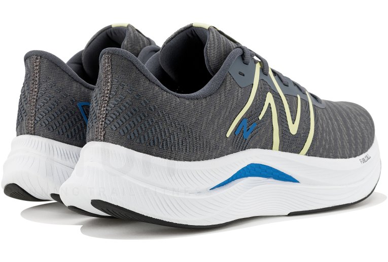 New Balance FuelCell Propel V4