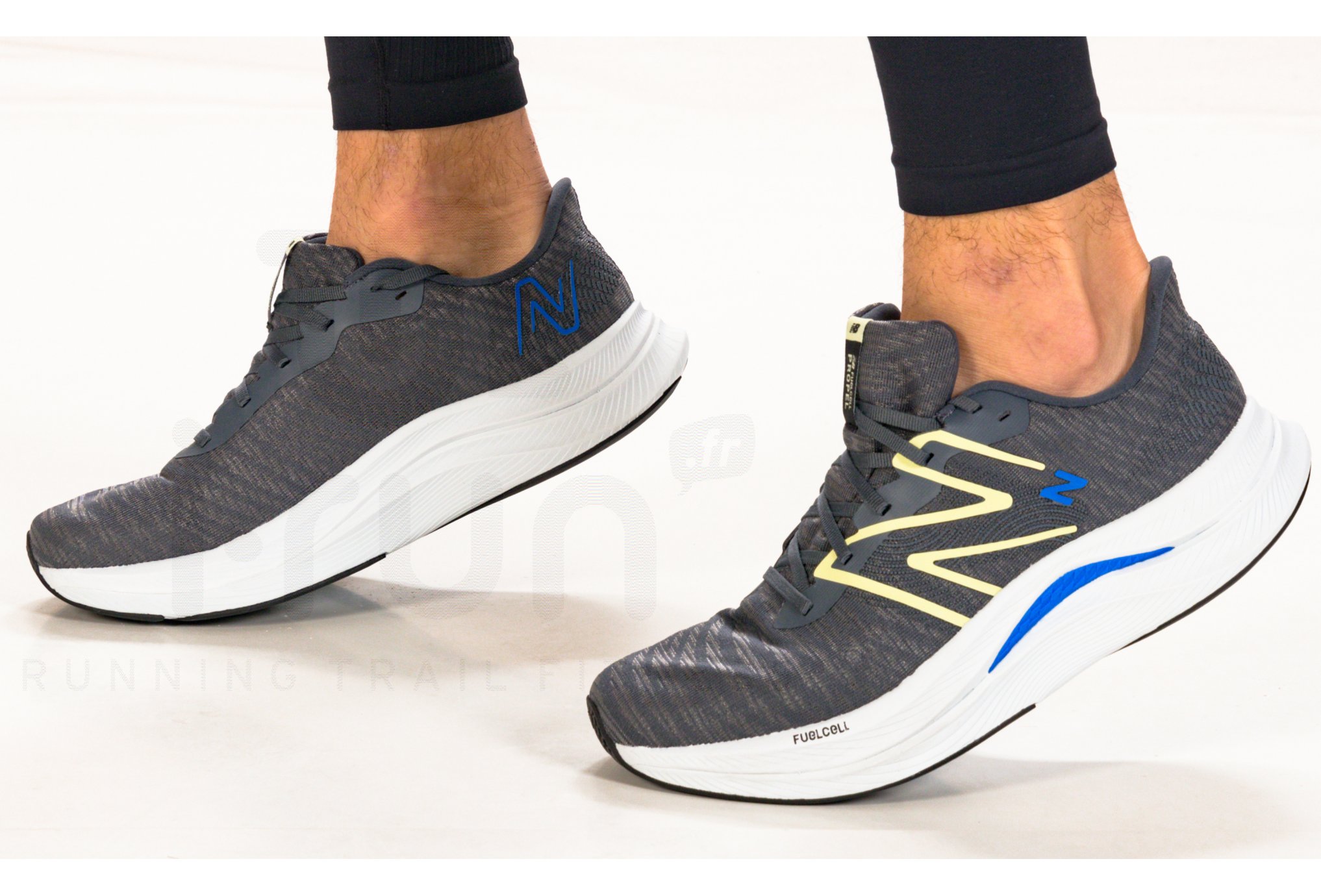 New Balance FuelCell Propel V4