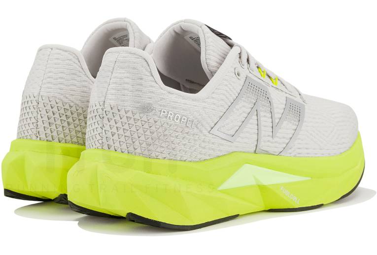New Balance FuelCell Propel V5 