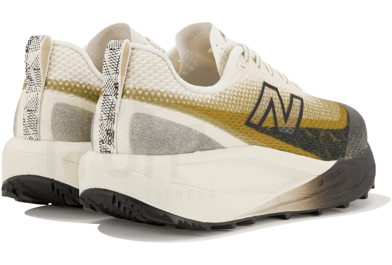 New Balance FuelCell SuperComp Trail V2