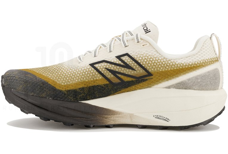 New Balance FuelCell SuperComp Trail V2