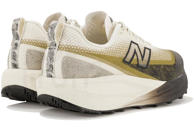 New Balance FuelCell SuperComp Trail V2