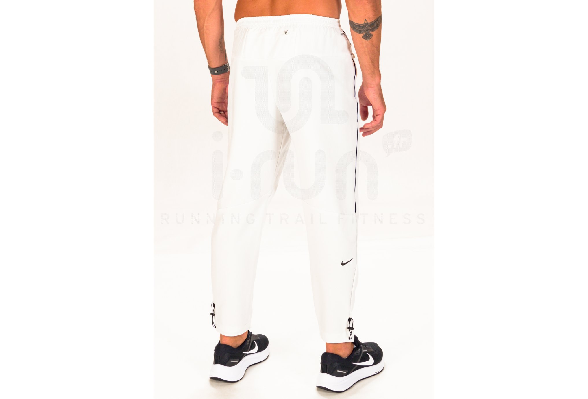 Nike Challenger Track Club M