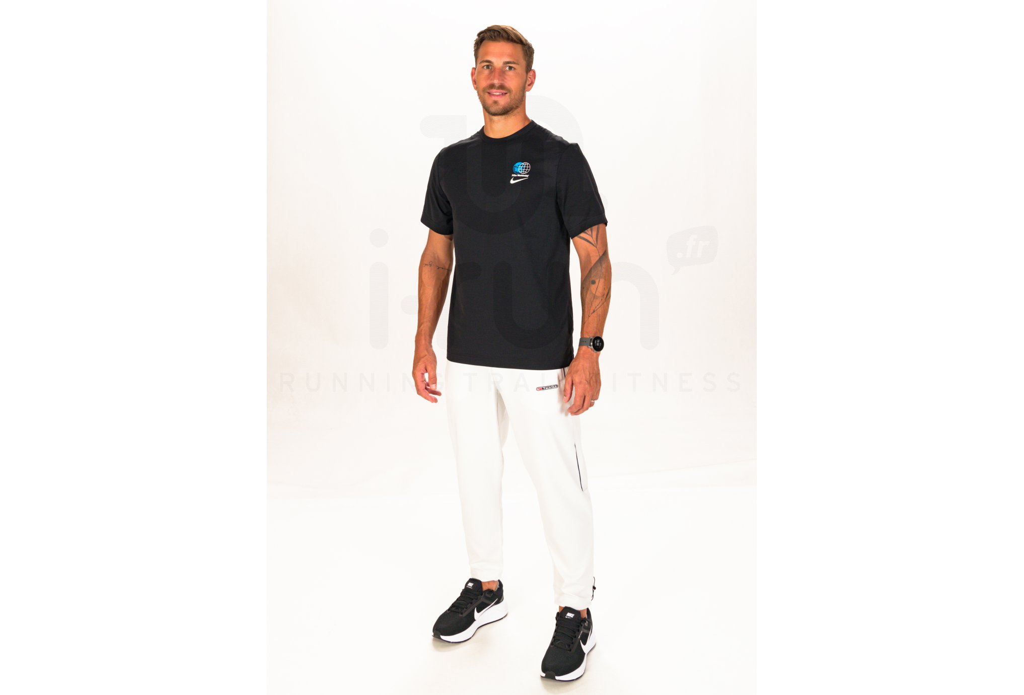 Nike Challenger Track Club M