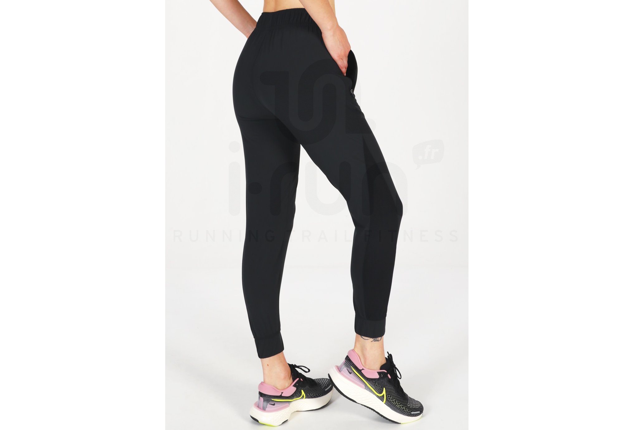 Nike Essential Cool Damen