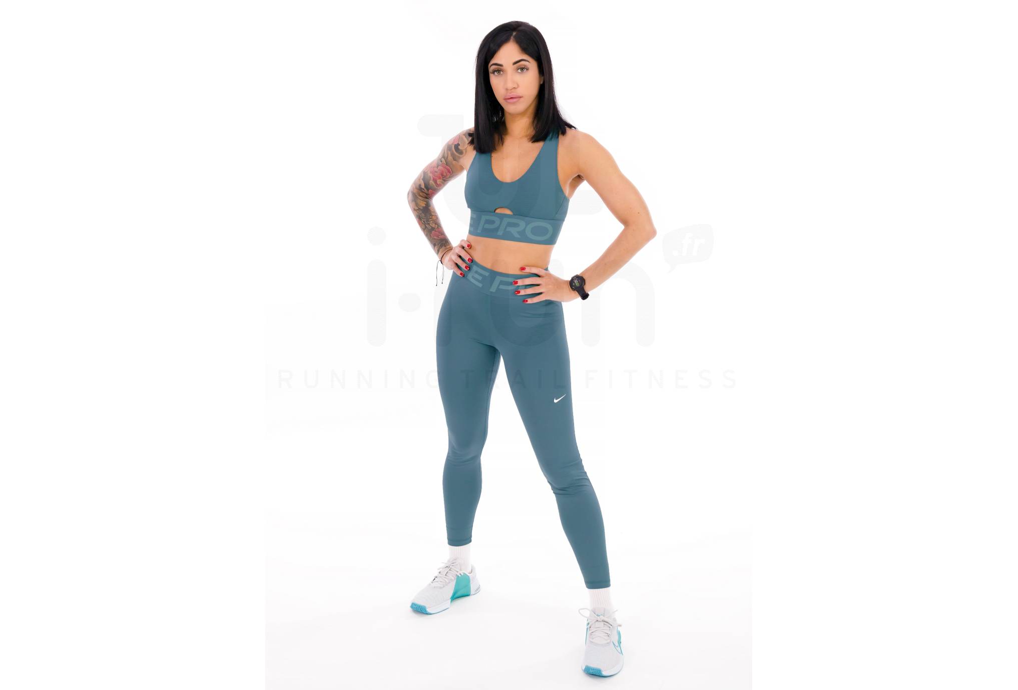 Nike Indy Plunge