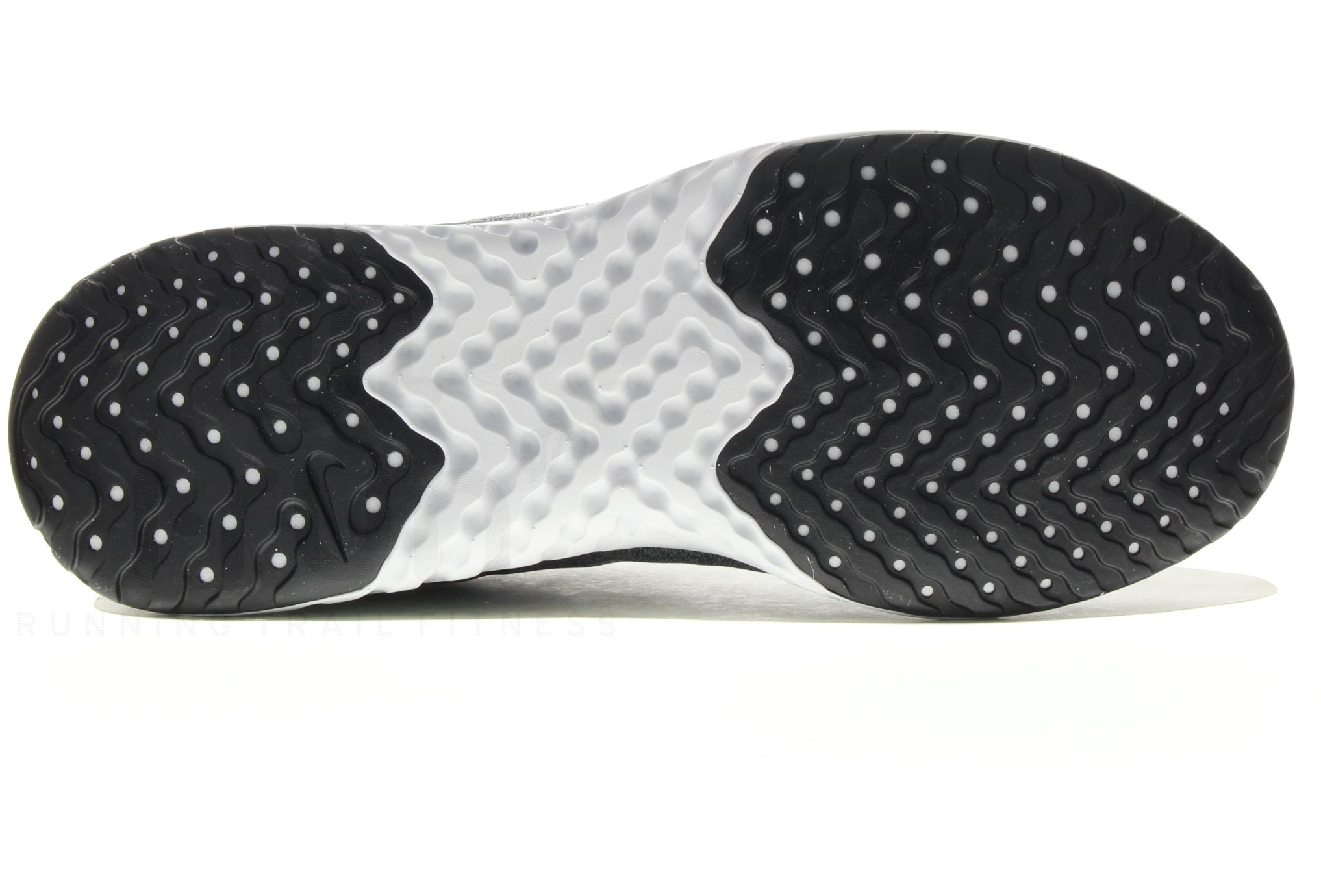 Nike Legend React Shield