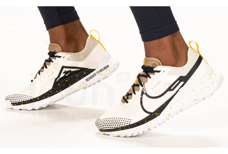 Nike Pegasus Trail 4 M 