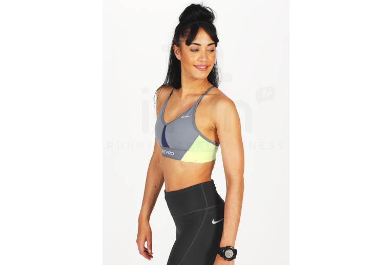 Nike Pro Indy