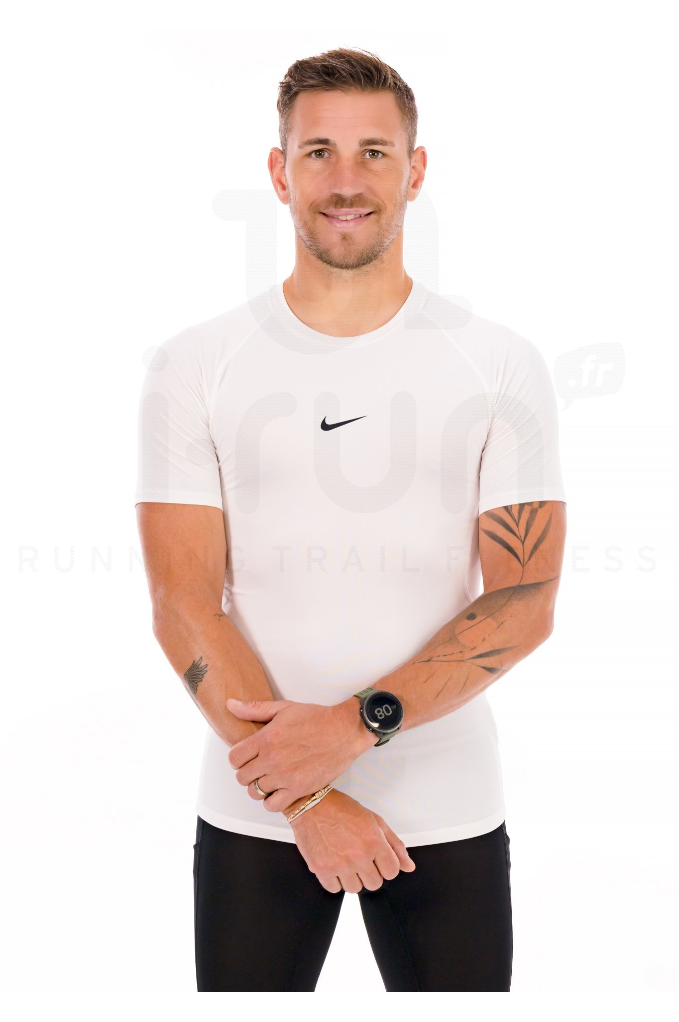 Nike - Chaussures de course Frozenshield -> Sapatos de corrida Frozenshield
- Veste imperm�able Speedcross -> Casaco imperme�vel Speedcross
- Casquette Air Zoom -> Bon� Air Zoom