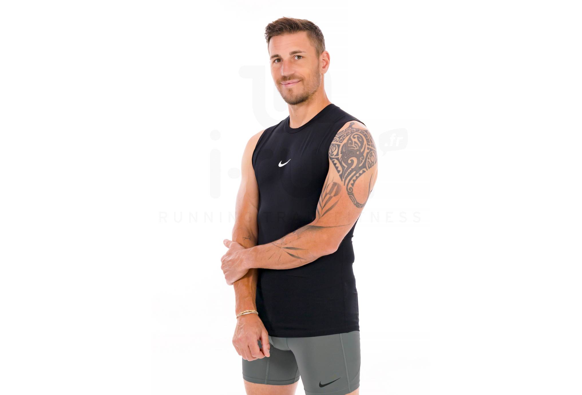 Nike Pro M