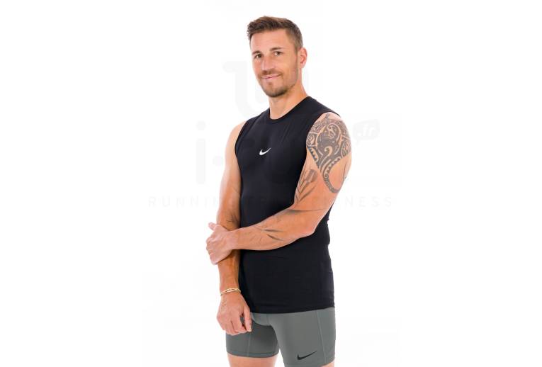 Nike Pro M