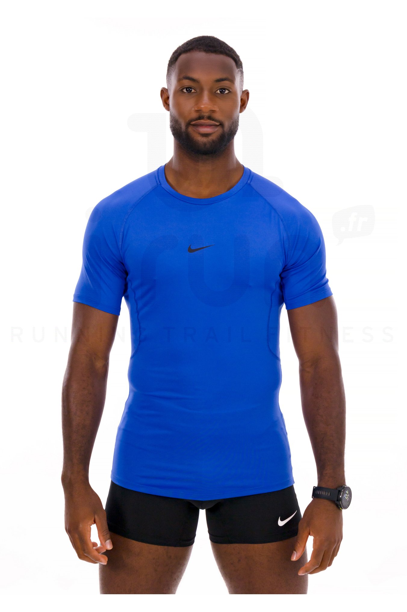 Nike - Chaussures de course Frozenshield -> Sapatos de corrida Frozenshield
- Veste imperm�able Speedcross -> Casaco imperme�vel Speedcross
- Casquette Air Zoom -> Bon� Air Zoom