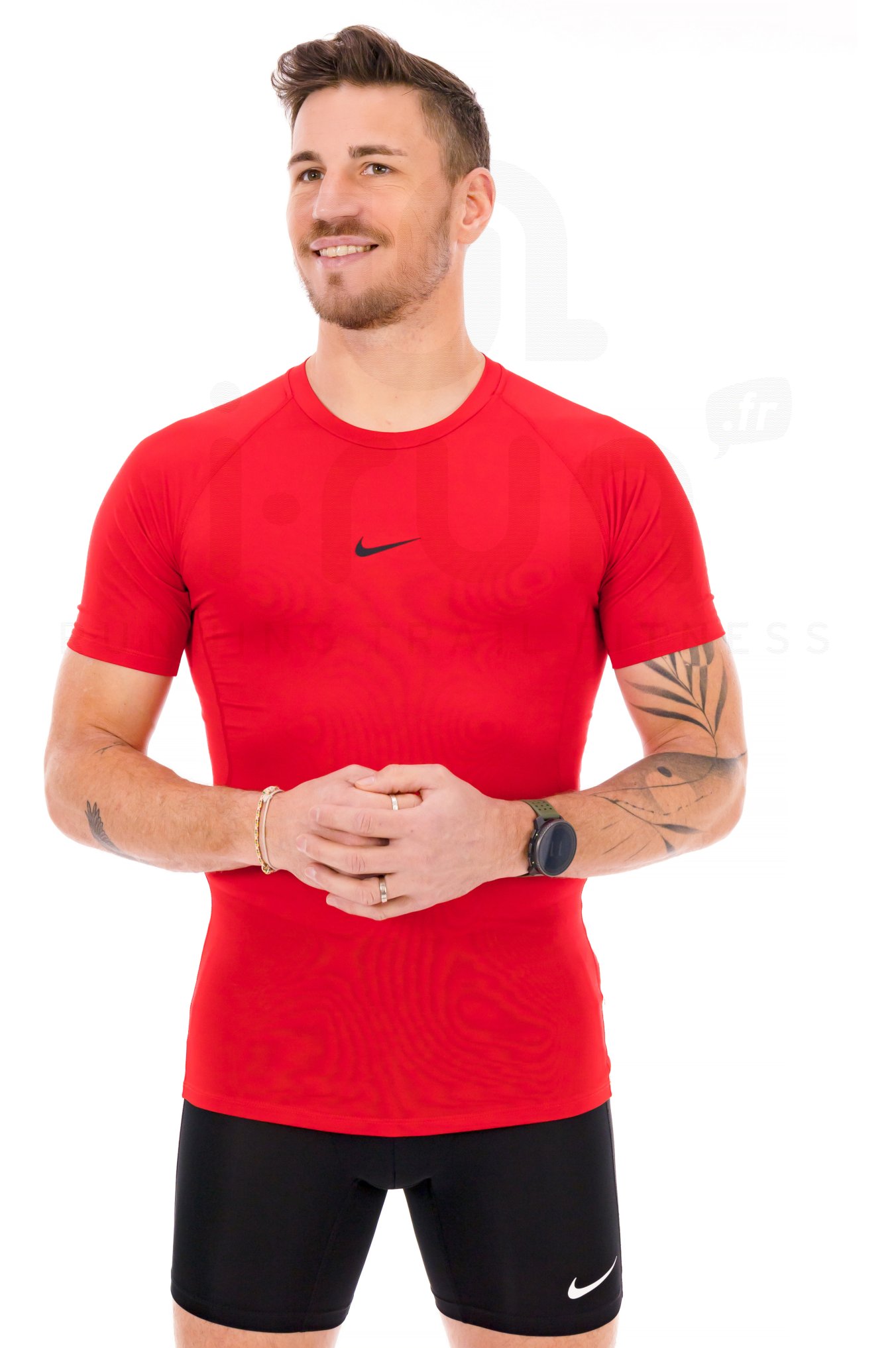 Nike - Chaussures de course Frozenshield -> Sapatos de corrida Frozenshield
- Veste imperm�able Speedcross -> Casaco imperme�vel Speedcross
- Casquette Air Zoom -> Bon� Air Zoom