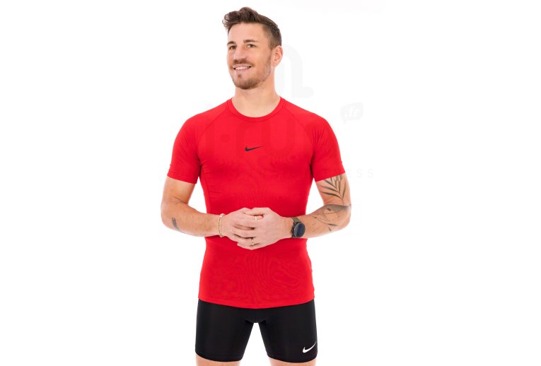 Nike - Chaussures de course Frozenshield -> Sapatos de corrida Frozenshield
- Veste imperm�able Speedcross -> Casaco imperme�vel Speedcross
- Casquette Air Zoom -> Bon� Air Zoom