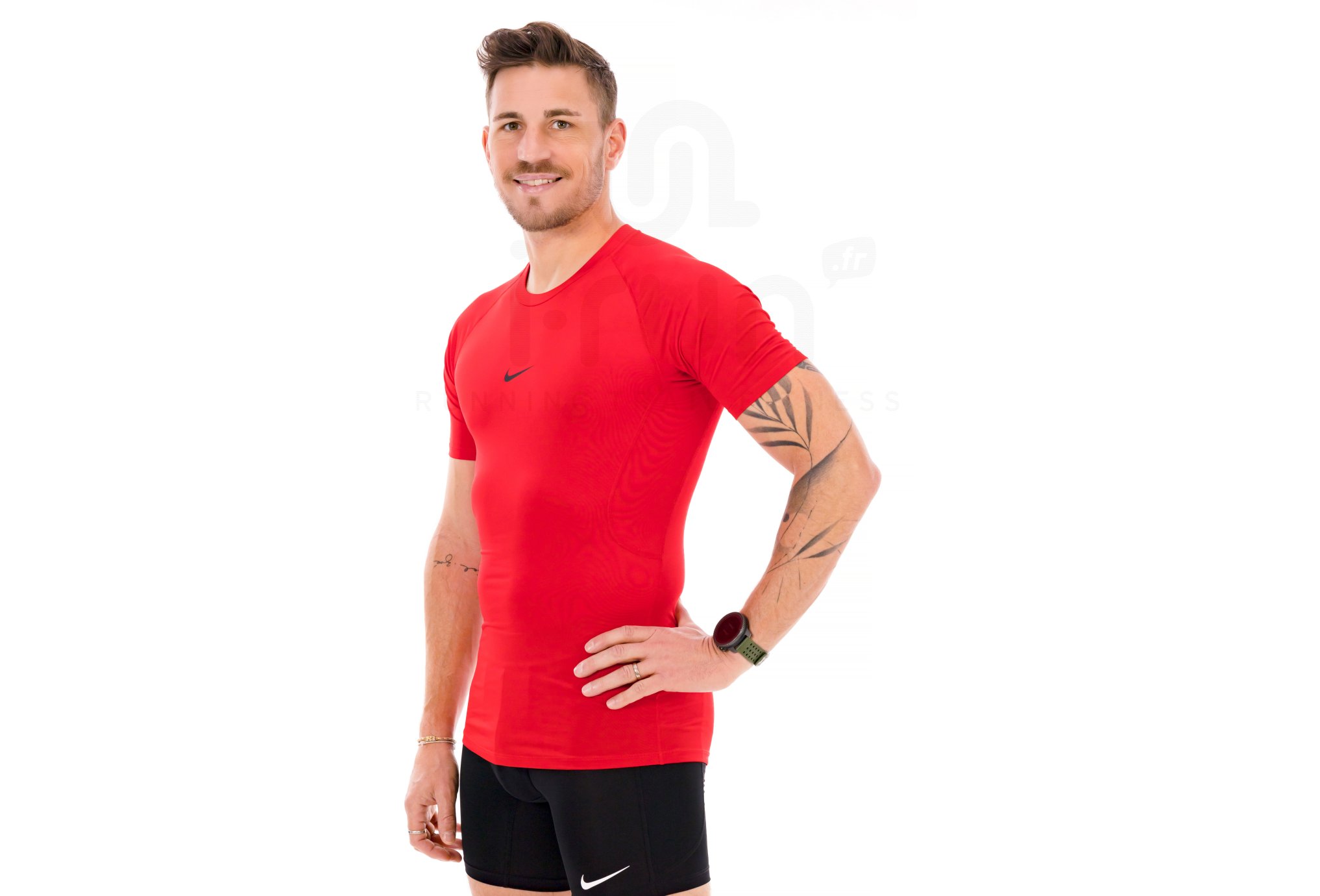 Nike - Chaussures de course Frozenshield -> Sapatos de corrida Frozenshield
- Veste imperm�able Speedcross -> Casaco imperme�vel Speedcross
- Casquette Air Zoom -> Bon� Air Zoom