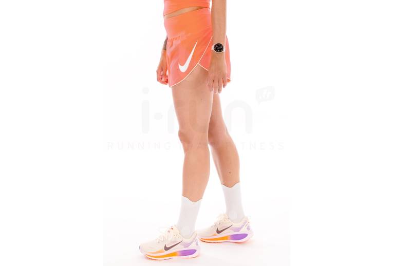 Nike Tempo Flow Swoosh