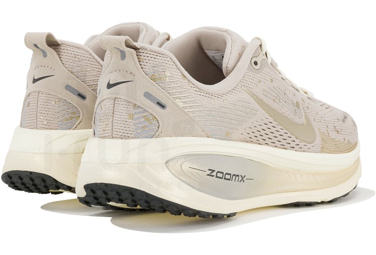 Nike Vomero 18 Light Within 2.0